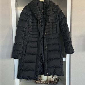 Tahari Elegant Black Puffer Jacket